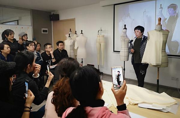 清华大学美术学院教授：时尚设计专业师生要发挥潜能破除套路