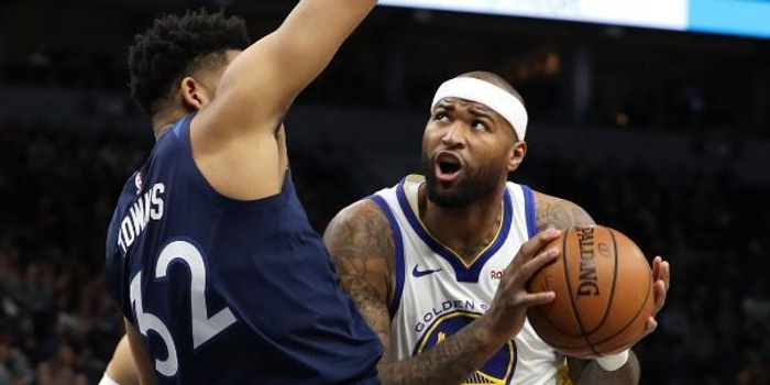 库里三分球19中11,如果还输球,那一定是裁判作