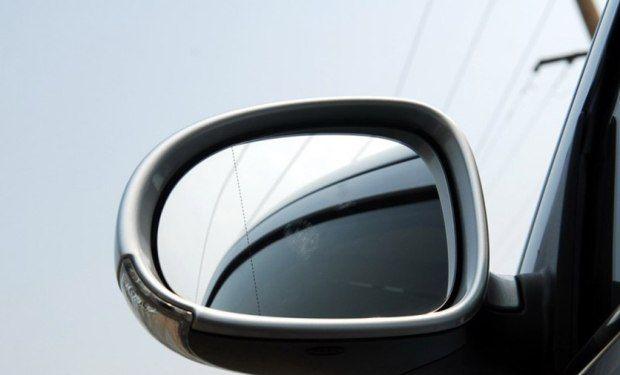 为什么有的汽车，后视镜上要有条虚线？