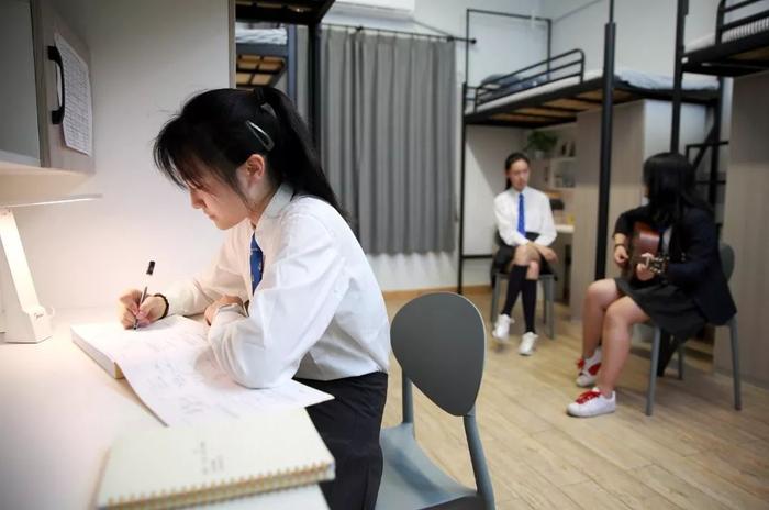 *上海阿德科特学生学习照片