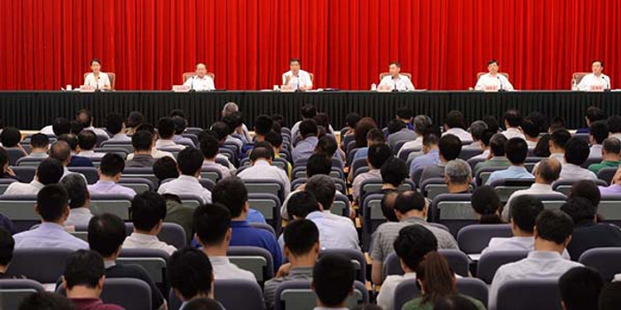 牢固树立四个意识 自觉践行两个坚决维护切