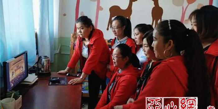 新疆裕民县:教师集体观看全国教育大会