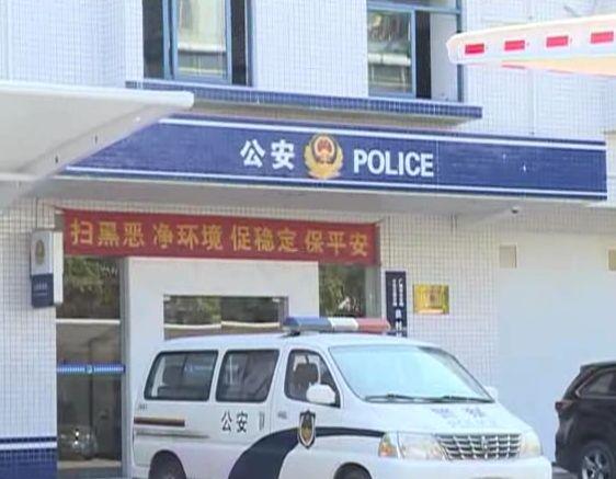 广州一女子坐地铁遭男性下体猥亵，被发现后对方赶紧拉裤链