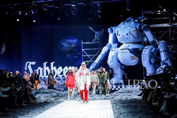 时装秀登陆“月球城”——Cabbeen卡宾x中国航天文化跨界联名时装发布