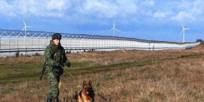 克里米亚和乌克兰间边境墙竣工,配振动传感器