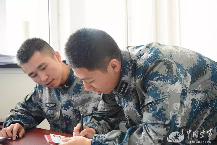 暖！银行上门服务，官兵足不出户办理二代保障卡