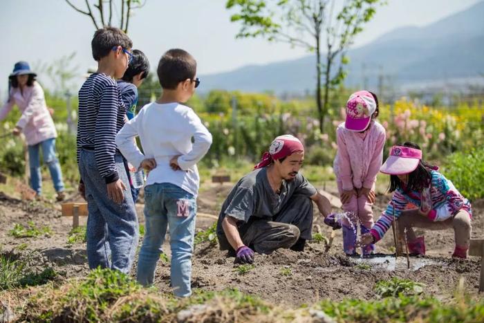 不上班不买房，这对日本年轻人在大理种地7年，生活过成了这样…