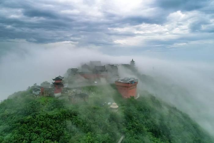 不输黄山！南京附近这座道家圣地，景美洞奇，周末出发刚好！