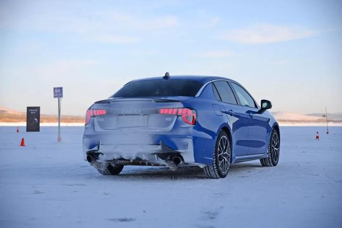 -25℃冰天雪地，开着SUV玩儿“漂移”，原来这么简单！