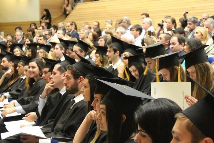 更看重大学学位，他们有可能成为美国有史以来受教育程度最高的一代人。