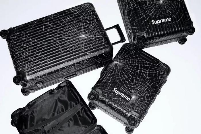 潮闻快食丨Supreme x RIMOWA 全新联名系列登场；HUMAN MADE 发布涩谷全新门店开业限定系列！