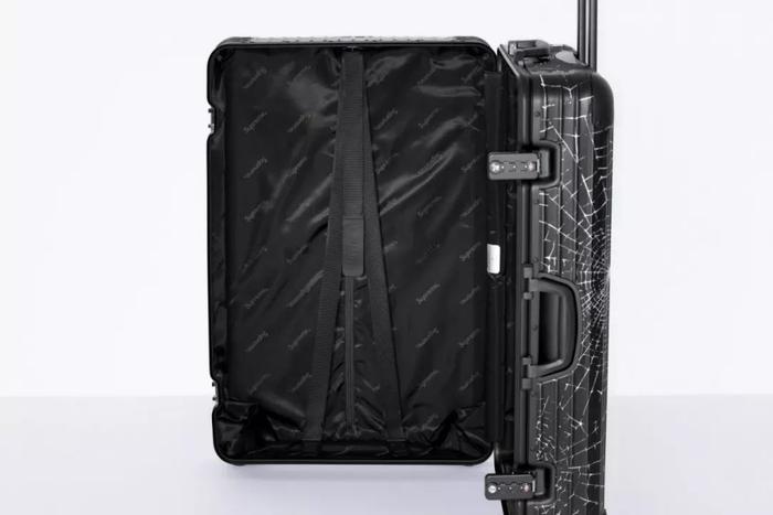 潮闻快食丨Supreme x RIMOWA 全新联名系列登场；HUMAN MADE 发布涩谷全新门店开业限定系列！