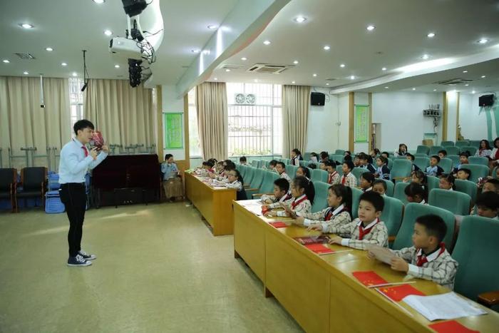 干货满满！主播记者走进南宁市逸夫小学，开讲啦！