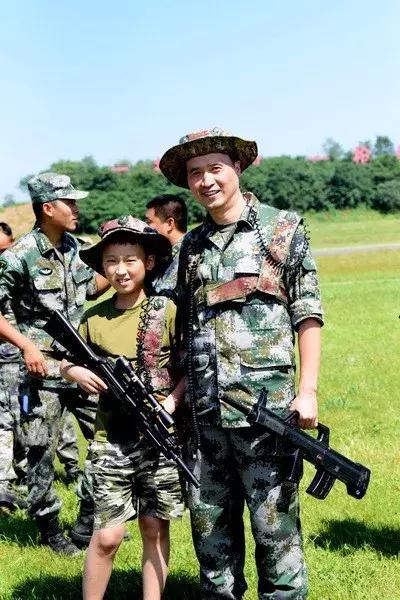 现役特种兵福利又来了，暖心行动更灵活，军属荣光很实在