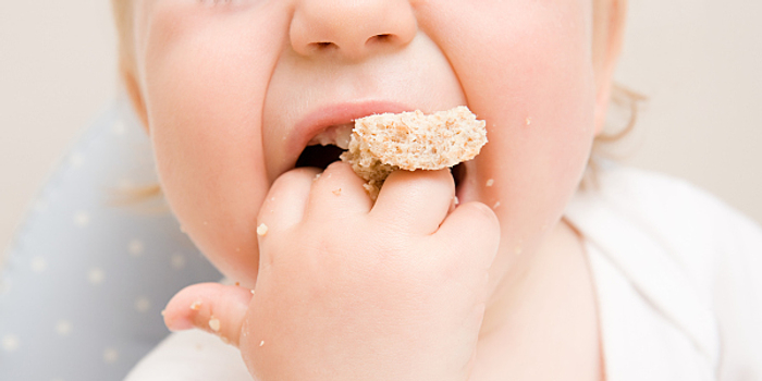 辟谣 | 孩子癫痫发作要赶紧往嘴里塞东西,咬断舌