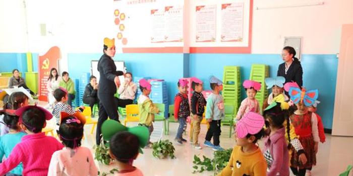 新疆和硕县清水河农场中心幼儿园举行教师公开课