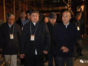 故宫新老院长“同框”亮相 雨中一同巡视故宫