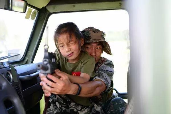 现役特种兵福利又来了，暖心行动更灵活，军属荣光很实在