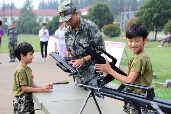 现役特种兵福利又来了，暖心行动更灵活，军属荣光很实在