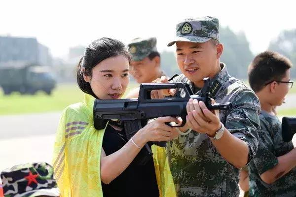 现役特种兵福利又来了，暖心行动更灵活，军属荣光很实在