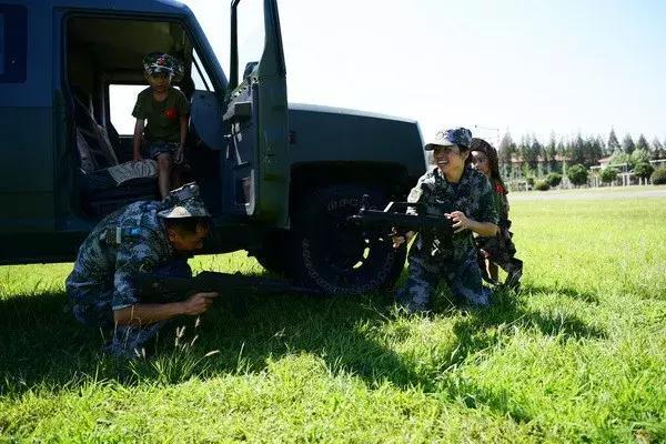 现役特种兵福利又来了，暖心行动更灵活，军属荣光很实在