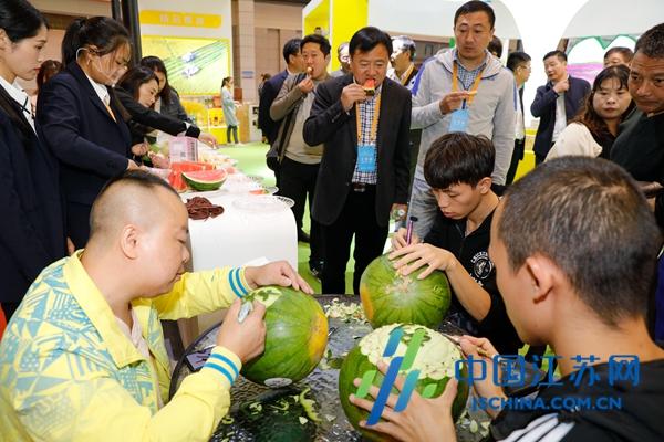 2019海峡两岸(江苏)名优农产品展销会在盐城举行 1800种产品让你一次“吃个够”