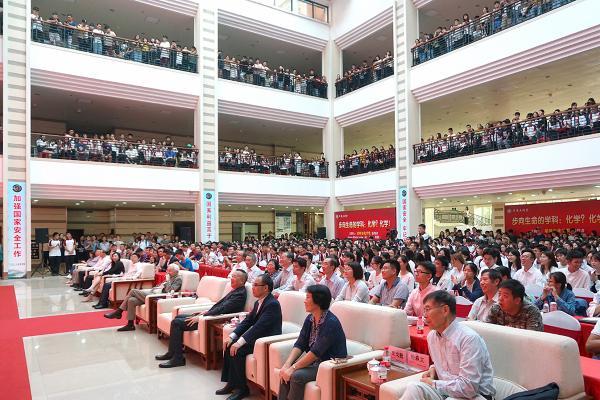 诺贝尔化学奖莱恩任广东财经大学华商学院荣誉校长 并专题讲座