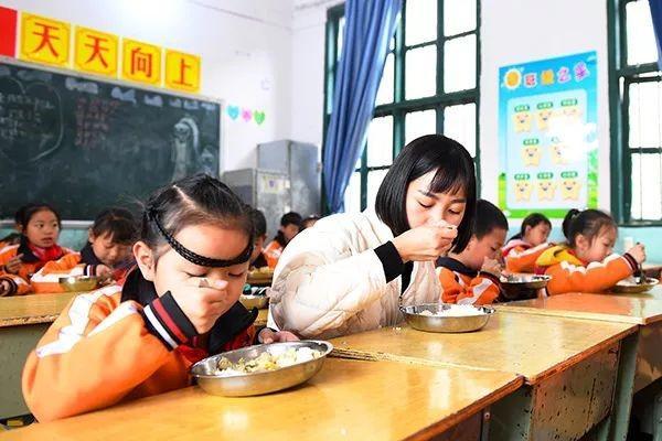 幼儿园惊现霉变食物，孩子们的安全要如何守护？｜中青融评