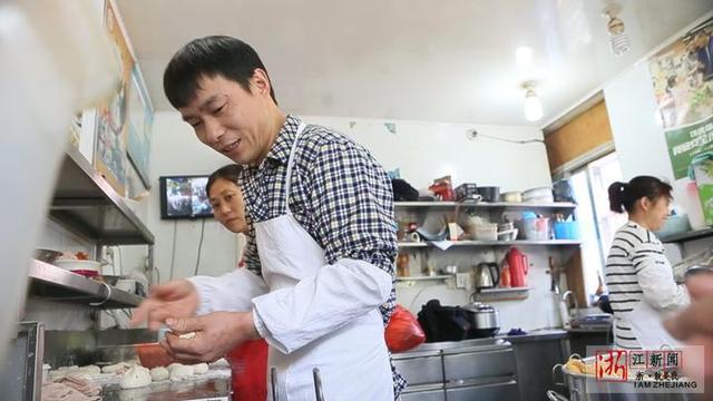 励志！小哥卖衢州烧饼年入200万 在杭州买2套房开4家店