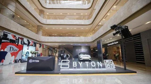 “南京造”首款智能互联汽车首次进行公开展示