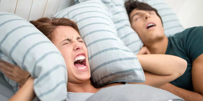 小伙睡觉打呼在睡梦中猝死 有这些症状要小心