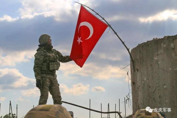 土耳其和美国闹掰？埃尔多安指责美背叛，数万大军涌向叙利亚