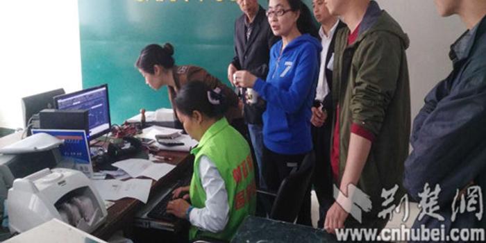 襄阳155个邮政网点助力营改增 共征收税款2