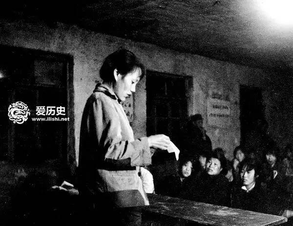 红色浪潮里割资本主义尾巴 多养只鸡都得打死