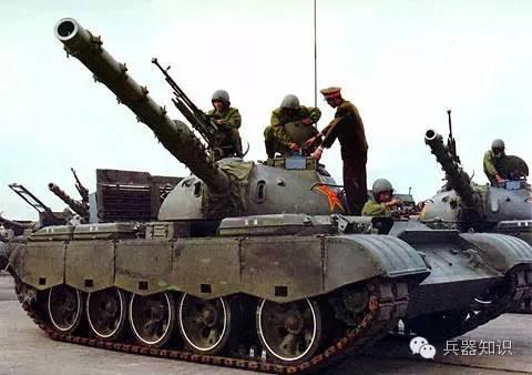 国庆35周年的大阅兵中亮相的79式系列主战坦克