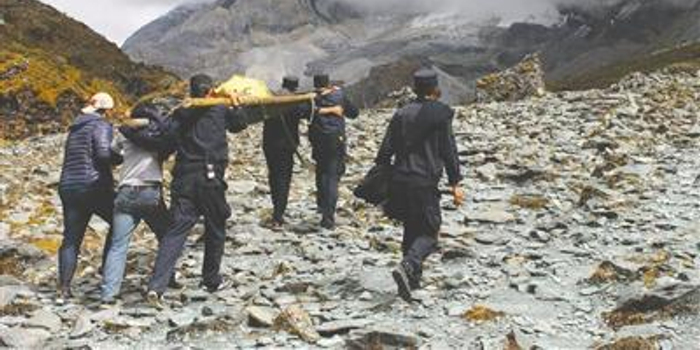 驴友穿越稻城亚丁遇难:未选择景区有偿搜救