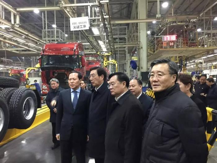 福田汽车实现“双跨越” 首个超级卡车创新中心在京成立