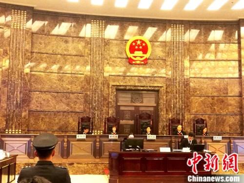 4月26日上午,最高人民法院公开开庭审理再审申请人迈克尔·乔丹与被申请人国家工商行政管理总局商标评审委员会、一审第三人乔丹体育股份有限公司10件商标争议行政纠纷系列案件。图为庭审现场。张尼 摄