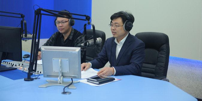 江苏海安走进广播电台《法治热线》直播室宣传