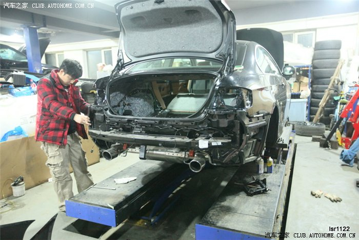 新人新车 E92 335 改装作业  版主求射精啊！！