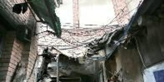 城墙根有些老房快塌了