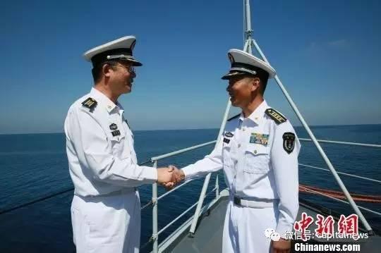 杨志亮与柏耀平握手