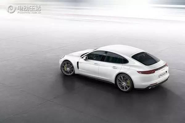 展现不一样的“魅力” 996对比Panamera