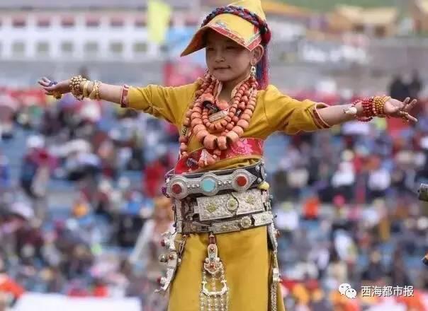 青海少数民族服饰竟然这么美…