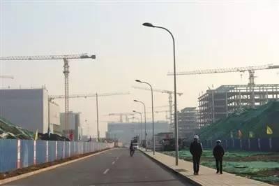 ▲今年2月12日,北京城市副中心行政办公区的办公楼正在建设中。新京报记者 吴江 摄
