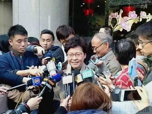 【补壹刀】香港终于选出一位坚强的“拆弹“特首