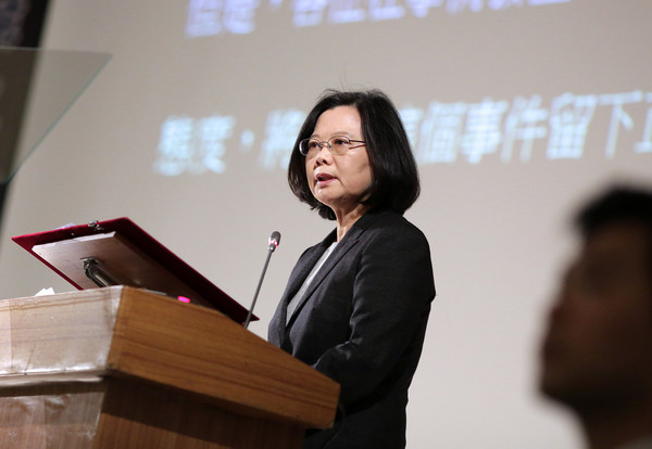 蔡英文满意度跌至25.7% 被讽创下吉尼斯世界纪录