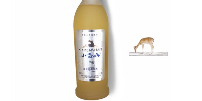 2016年获评吉林名特优产品的小白山白葡萄酒