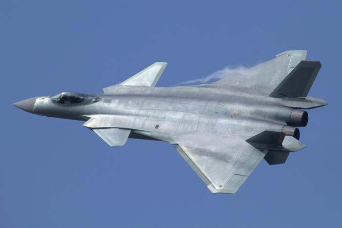 虽然J-20已经进入中国空军序列,但是距离真正装备实战部队并且担任起战斗任务还有不少路要走