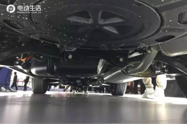 2017上海车展丨江淮瑞风S7混动车亮相展台 主攻城市SUV市场